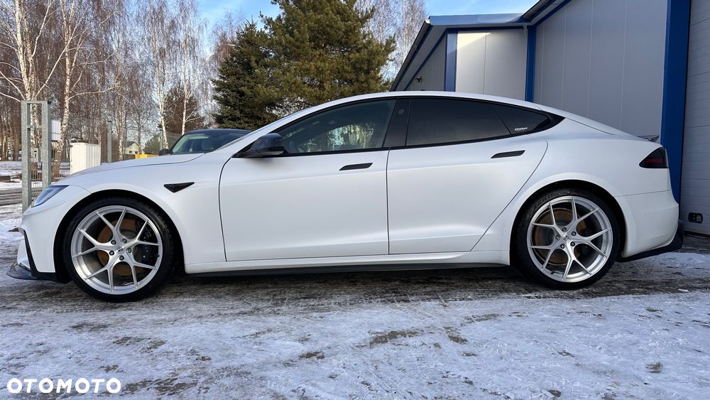 Tesla Model S - 8