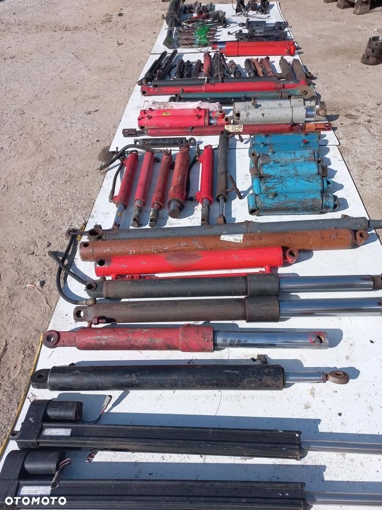 Siłowniki hydrauliczne ,siłownik elektryczny , rury wysypu 45100065,45100029, serta,12719910, hydac M91,M92 ACW021162A,siłownik kabiny massey,3773719m91,tollo linear LA14,quivogne VER04528, 0.9123,330.4 ,A4922096 ,CZUJNIK NACISKU OSI LOAD 969-0075, HYDAC 394488, AMAZONE M80X80 SIŁOWNIK PODNOŚNIKA SAME,DEUTZ HEDRA MF 32,34,36,38,40 - 1