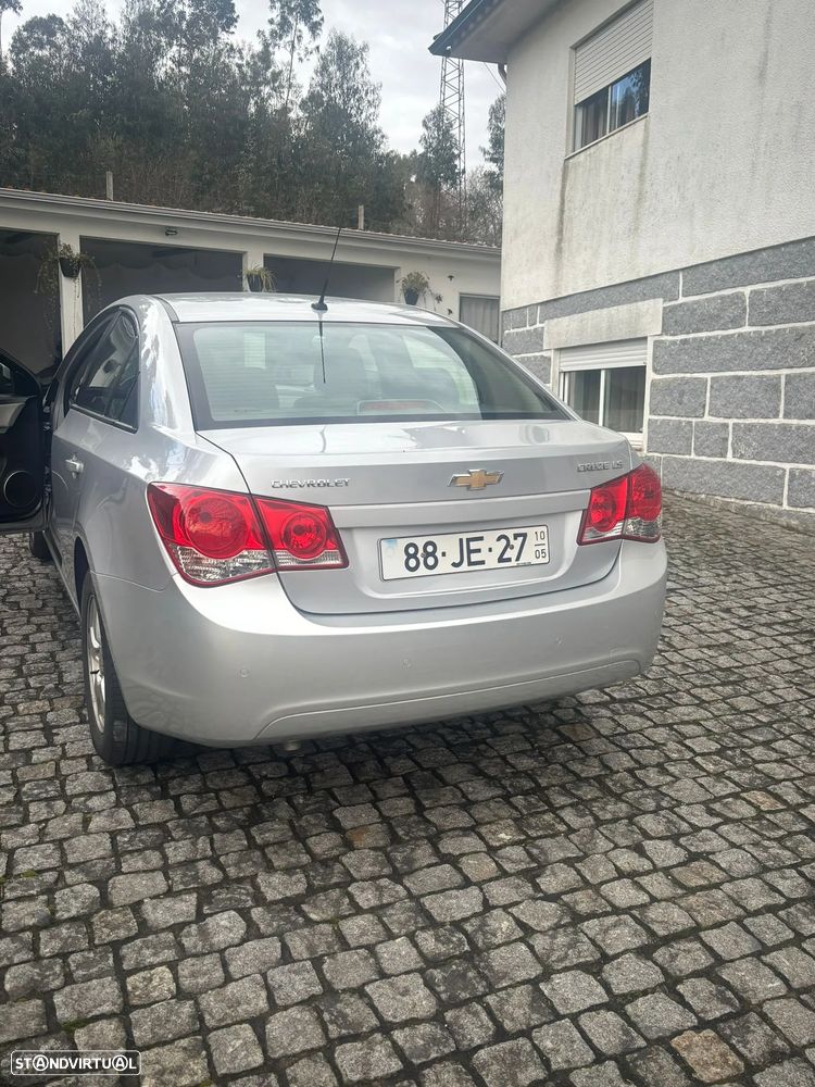 Chevrolet Cruze 1.6 LS - 4