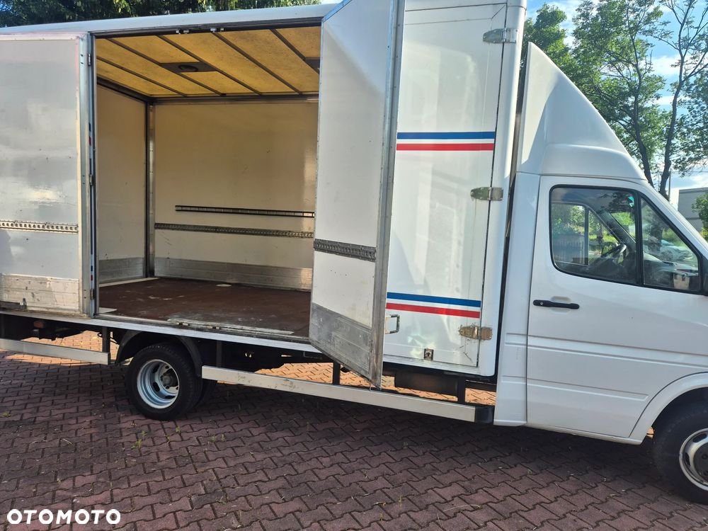 Mercedes-Benz Sprinter - 4