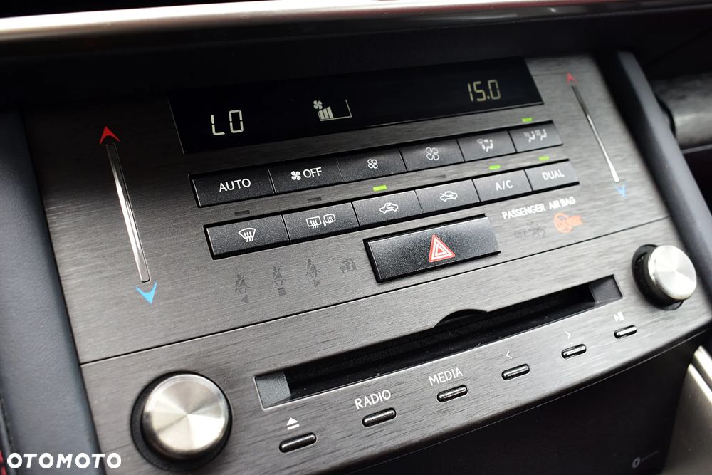 Lexus IS 300h F Sport Edition - 13