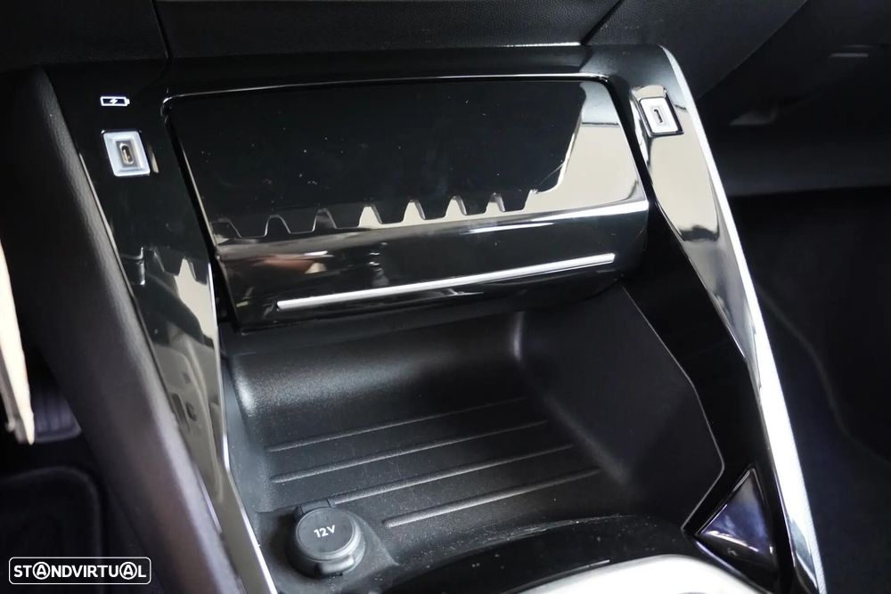Peugeot 208 - 17