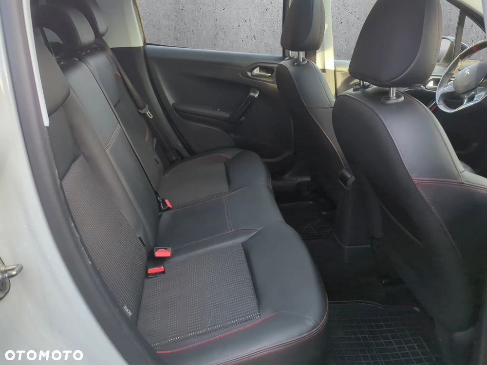 Peugeot 208 - 16