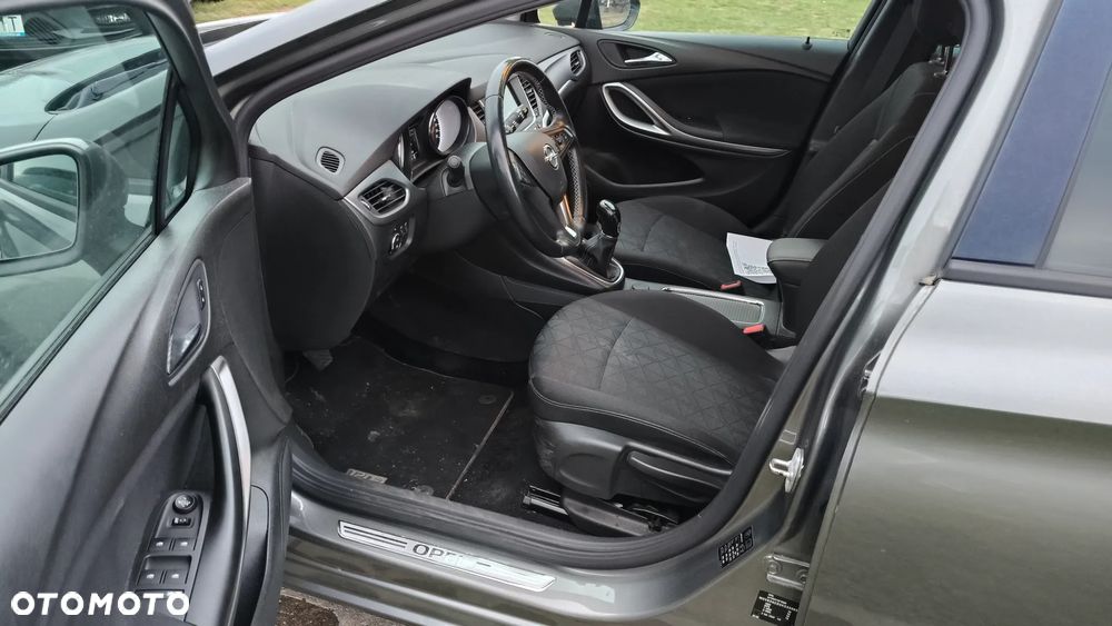 Opel Astra 1.4 T 120 Lat - 11