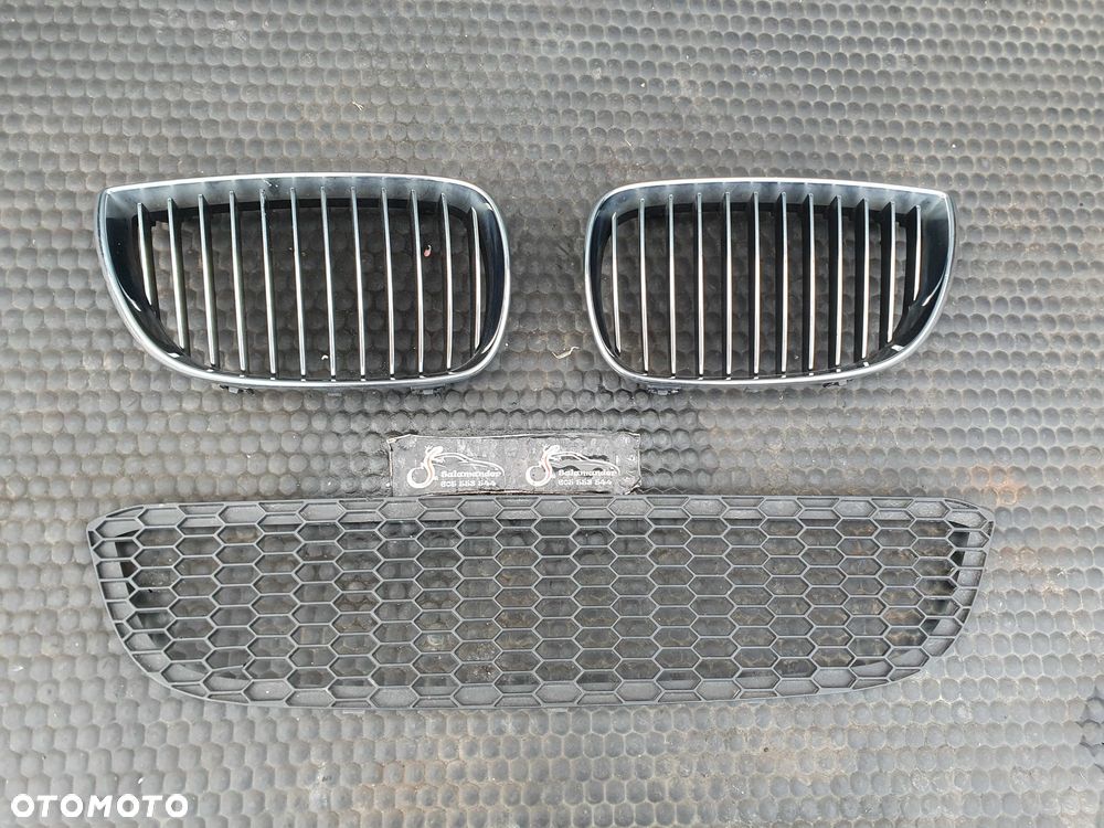 Kratka 7128613 7128614 7906809 Atrapa Nerki Nerka Gril Atrapka Zderzaka Przód M-Pakiet BMW 1 E81 E87 LCI Lift