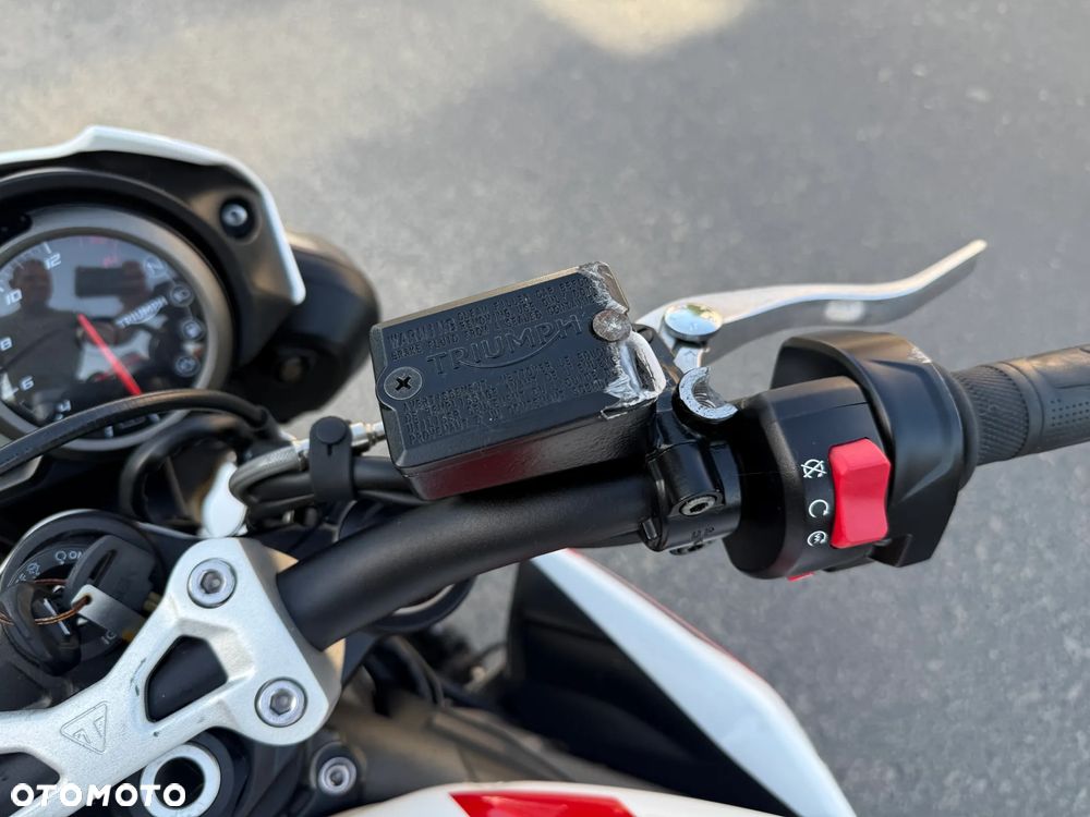 Triumph Street Triple - 19