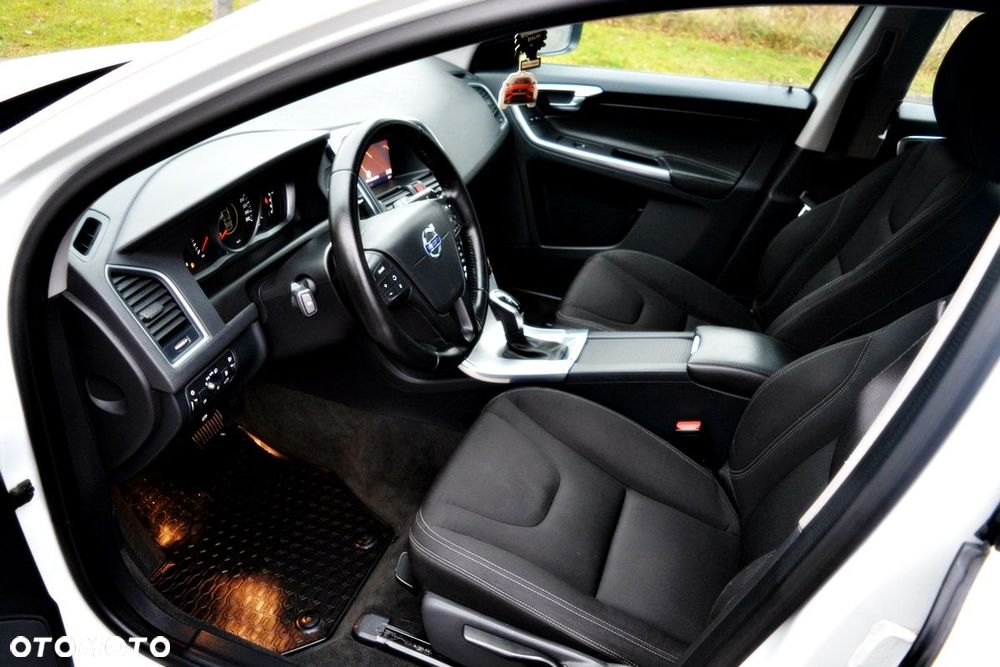 Volvo XC 60 D3 Drive-E Kinetic - 6