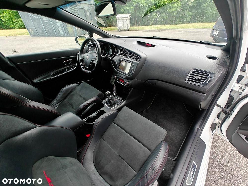 Kia Ceed - 34