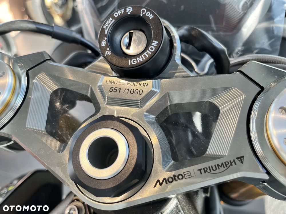 Triumph Street Triple - 8