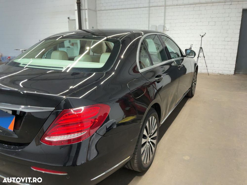 Mercedes-Benz E 200 4MATIC 9G-TRONIC Exclusive - 3
