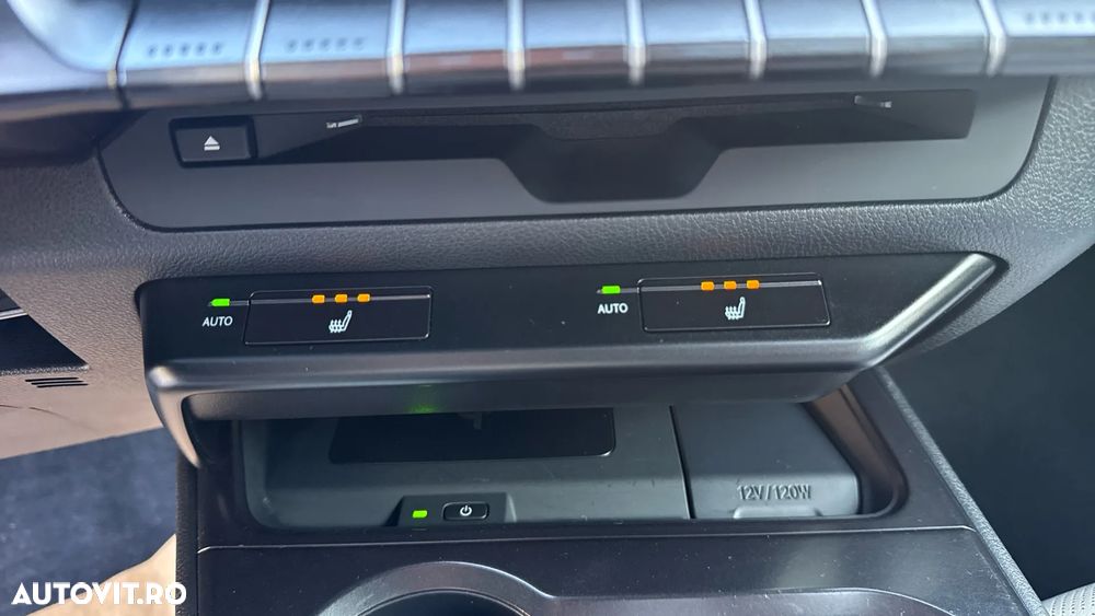 Lexus UX 250h FWD Executive - 34