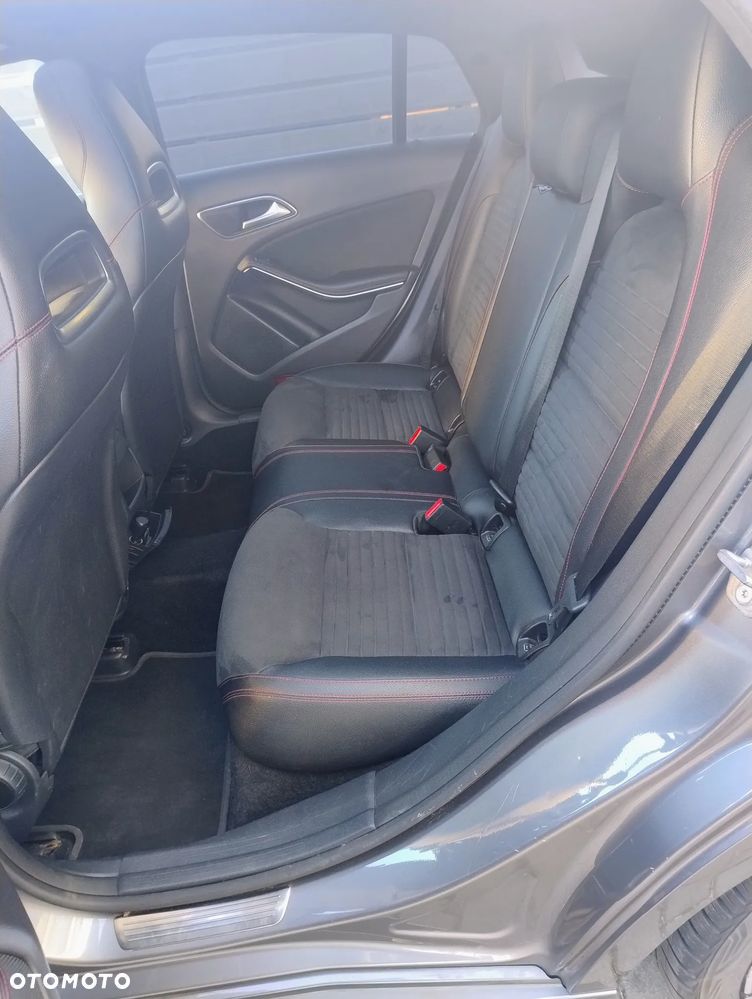 Mercedes-Benz CLA 180 7G-DCT UrbanStyle Edition - 13