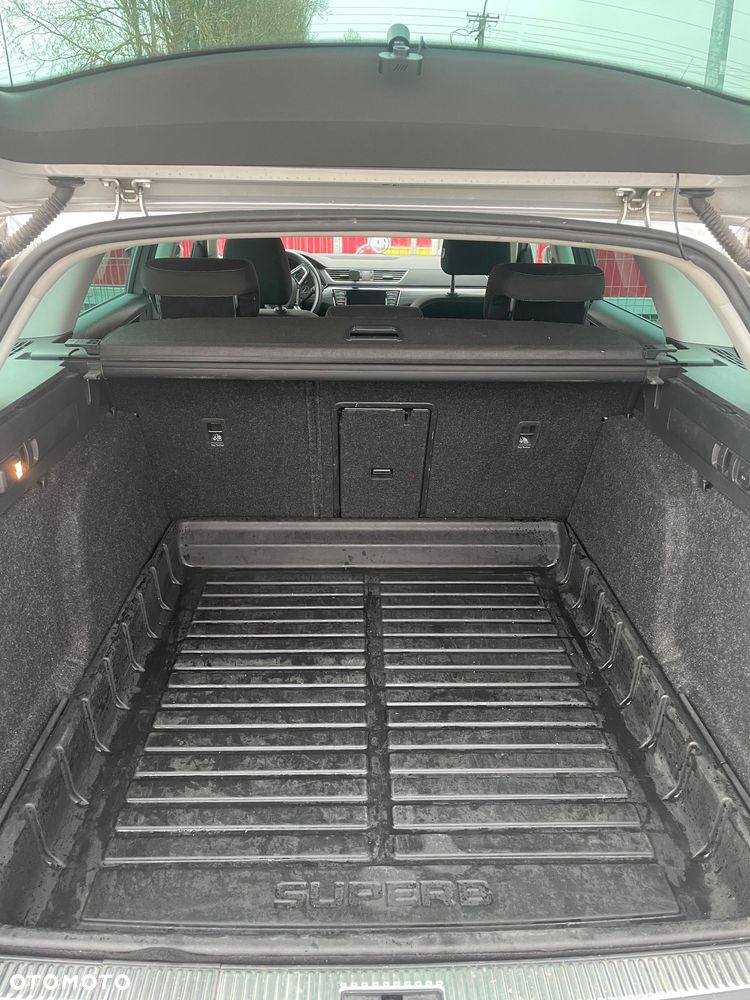 Skoda Superb 2.0 TDI Premium Edition - 15