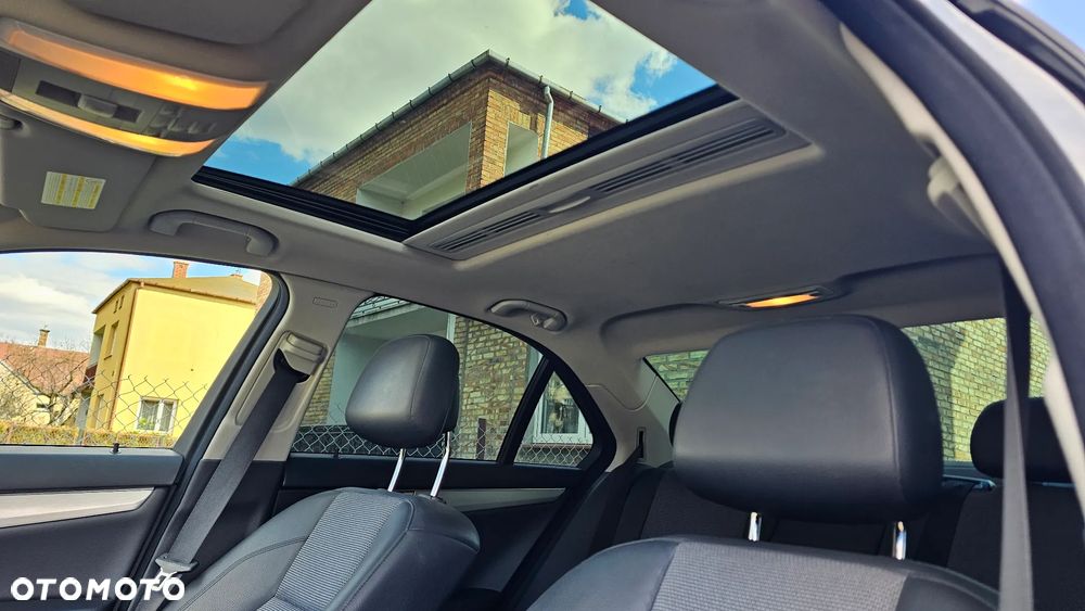 Mercedes-Benz Klasa C 200 CGI BlueEFFICIENCY Avantgarde - 24