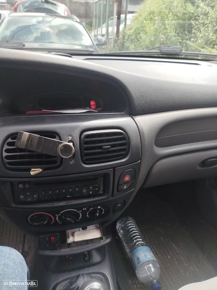 Renault Mégane Classic 1.4 16V RXE AC - 3