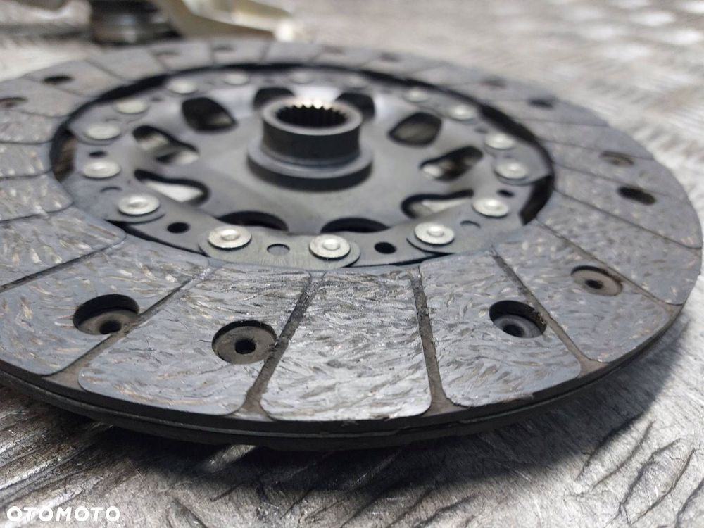 KOŁO DWUMASOWE + TARCZA + DOCISK + ŁOŻYSKO OPOROWE AUDI A4 B6 1.9 TDI - 8