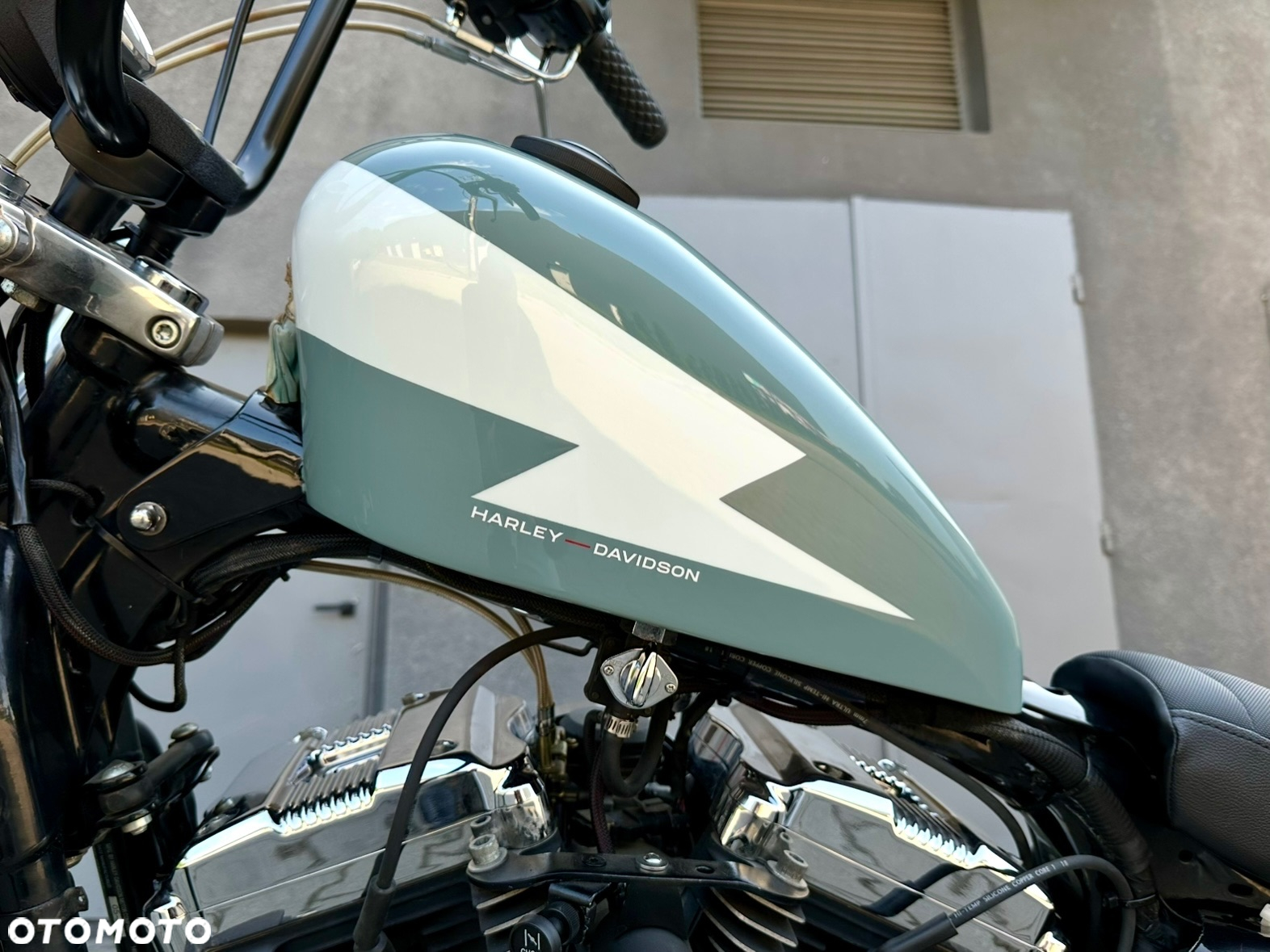 Harley-Davidson Sportster Custom 1200C - 15