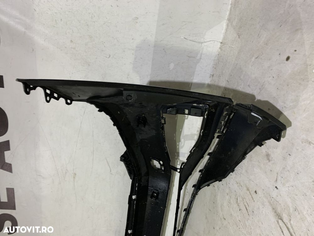 Bara fata VW Passat, B8, facelift, Highline, 2019, 2020, 2021, 2022, 2023, cod origine OE 3G0807221F, cu gauri pentru senzori de parcare (4). Are o minifisura in partea dreapta jos, nu se vede daca este cromul clipsat. - 8