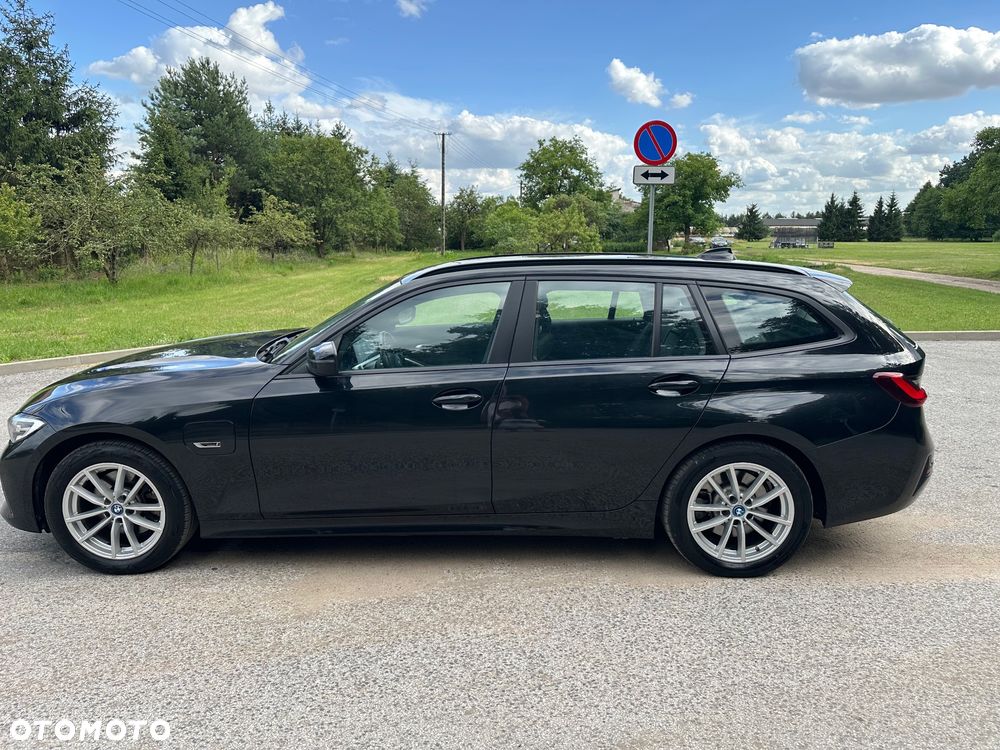 BMW Seria 3 320e PHEV sport - 12