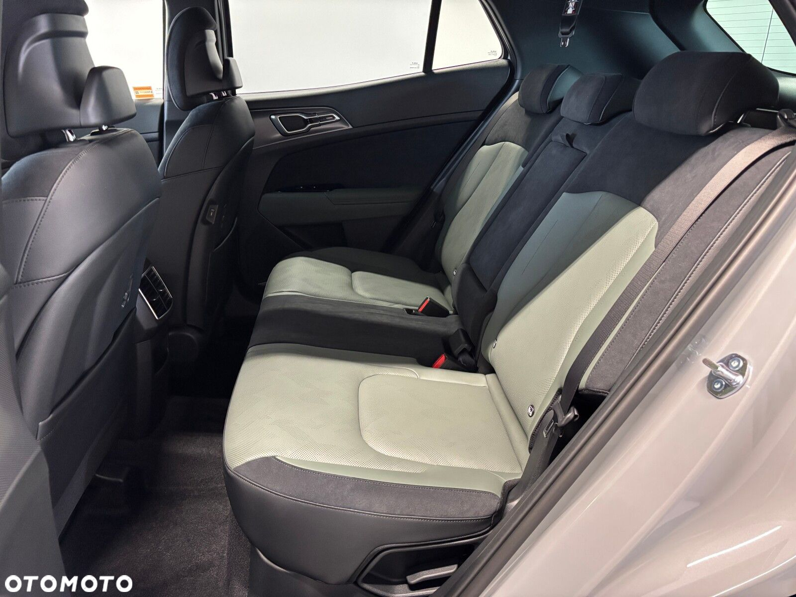 Kia Sportage 1.6 T-GDI HEV Anniversary 2WD - 19
