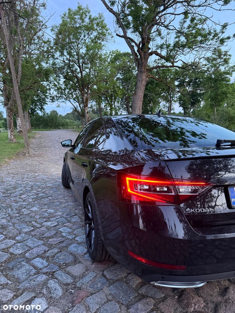 Skoda Superb 2.0 TDI 4x4 L&K DSG - 6