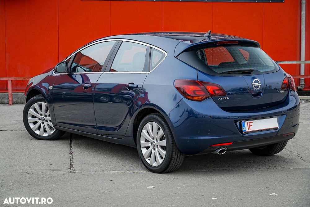 Opel Astra 2.0 CDTI DPF Automatik Cosmo - 4