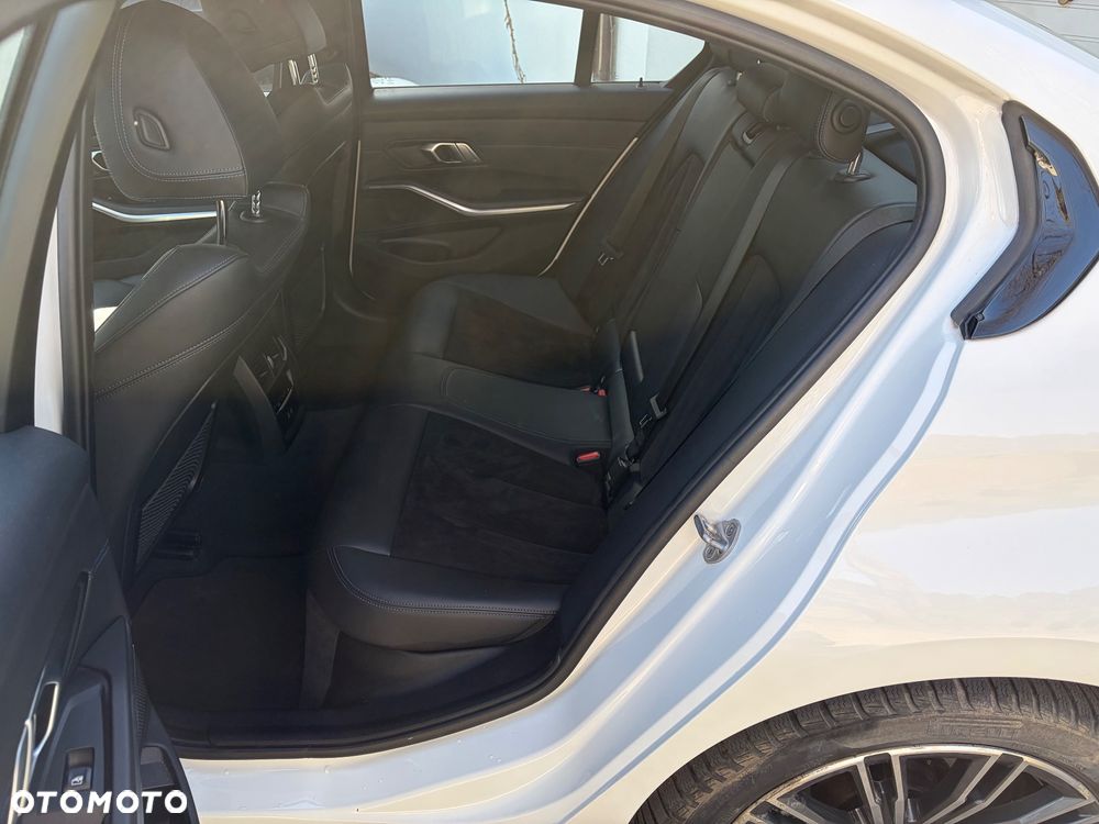 BMW Seria 3 318d M Sport - 24
