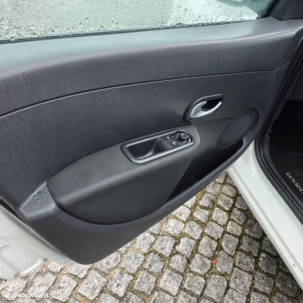 Renault Clio 1.5 dCi Dynamique S - 17