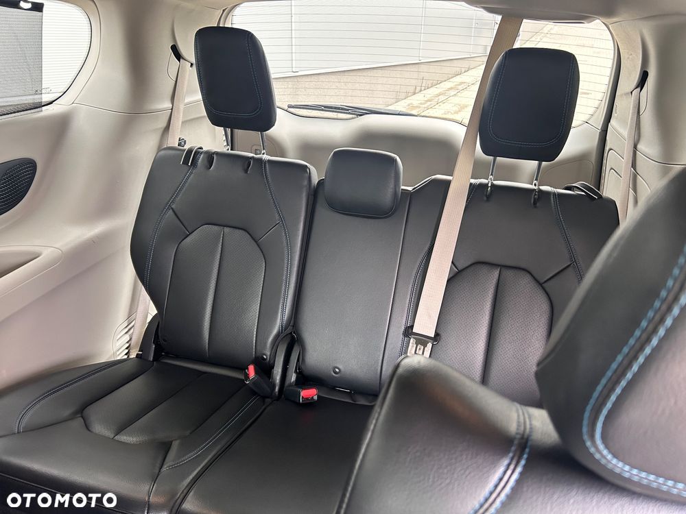 Chrysler Pacifica - 26