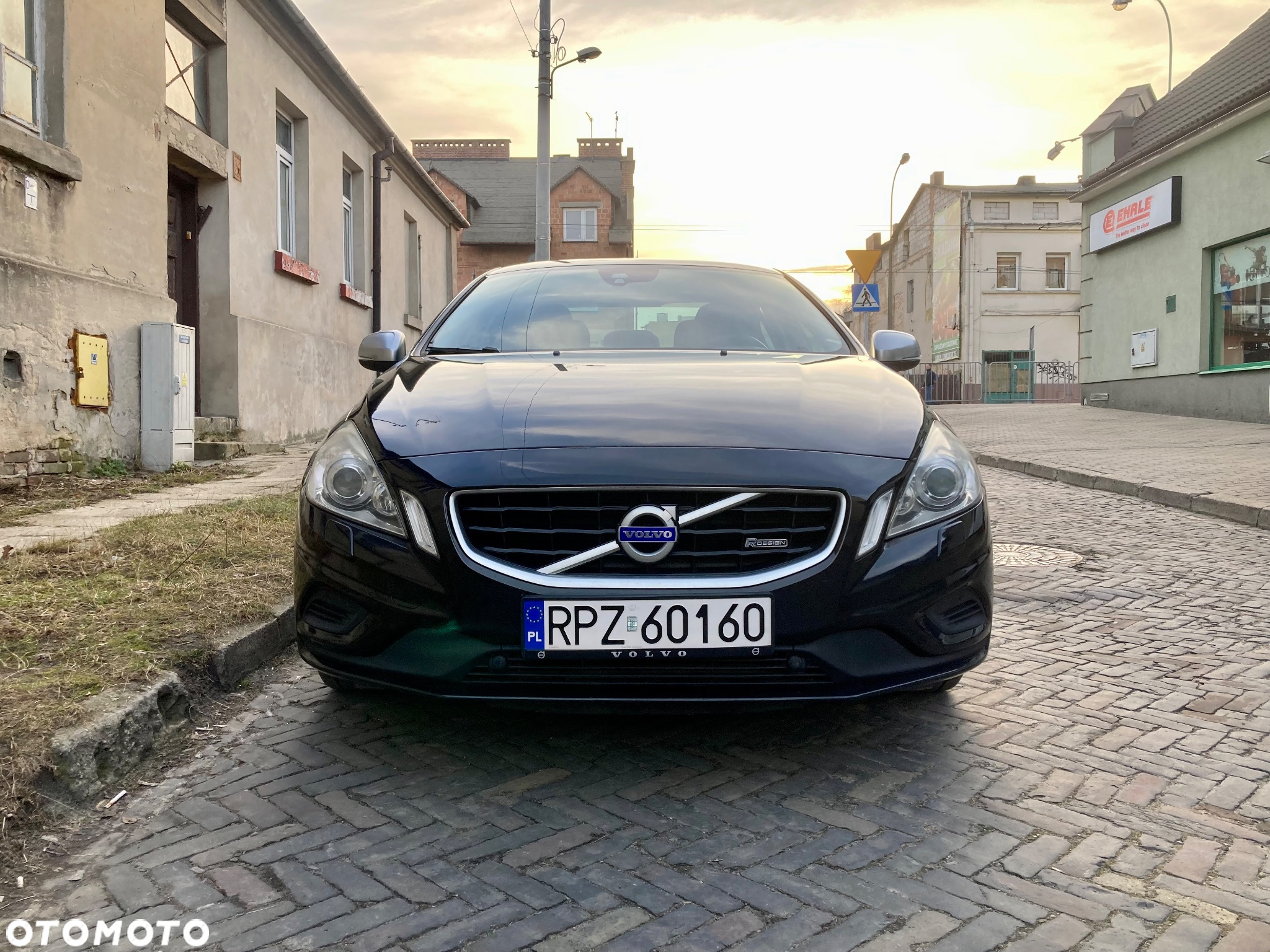 Volvo S60 D4 R-Design - 3