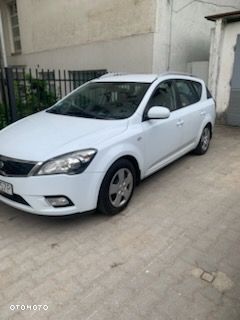 Kia Ceed - 11