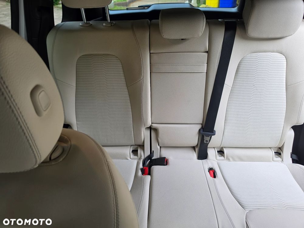 Mercedes-Benz GLB 200 Progressive 7G-DCT - 26