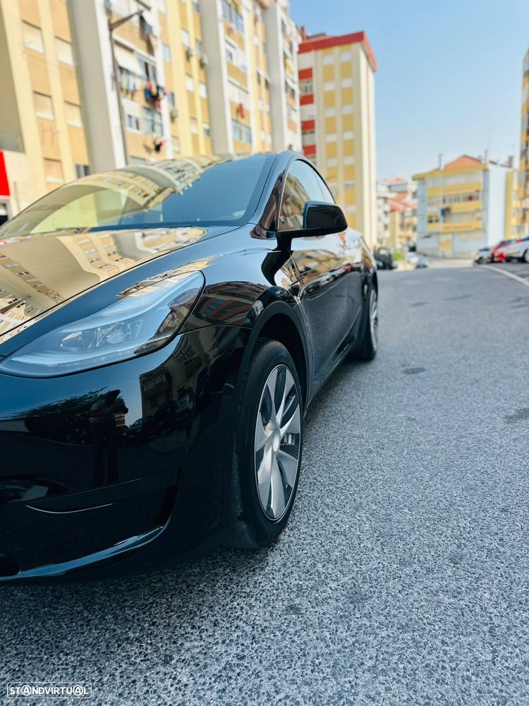 Tesla Model Y Standard RWD - 13