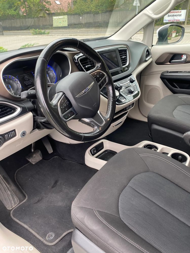 Chrysler Pacifica - 11