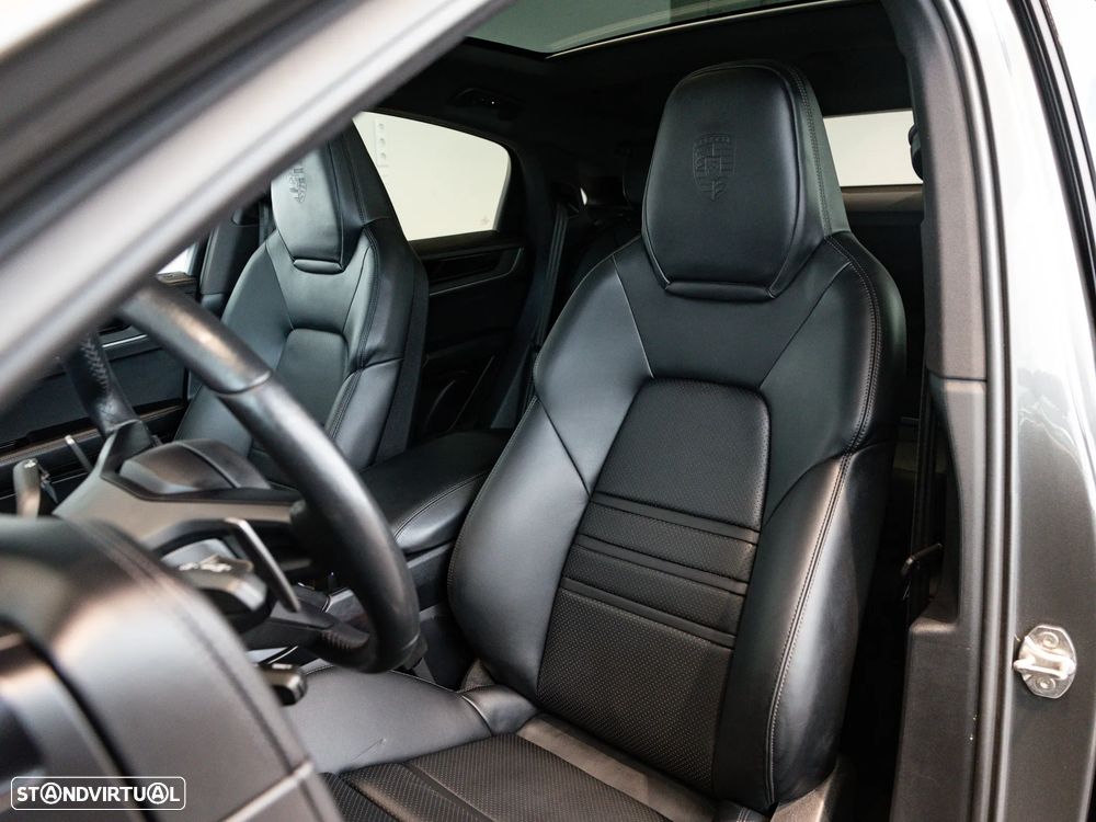 Porsche Cayenne Coupé E-Hybrid - 24