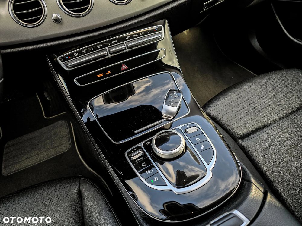 Mercedes-Benz Klasa E 220 d 9G-TRONIC - 17