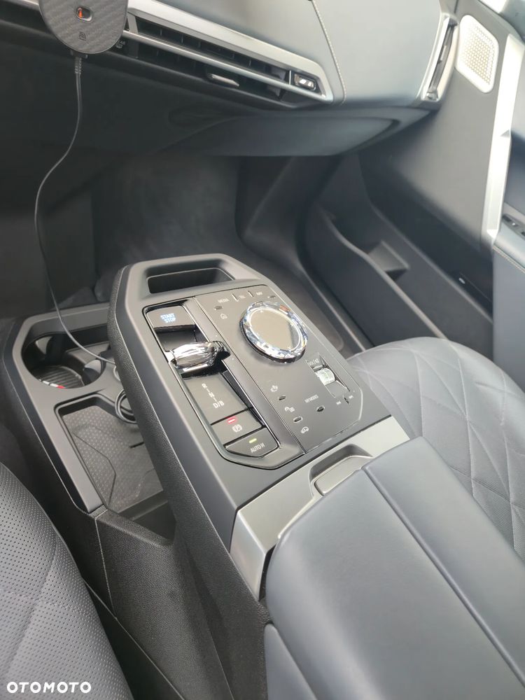 BMW iX - 7