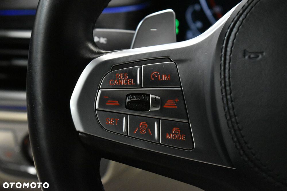 BMW Seria 7 - 16