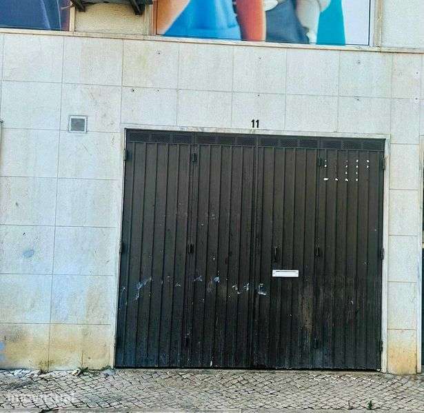 Garagem no Sobralinho com WC junto à EN 10 - Grande imagem: 4/5