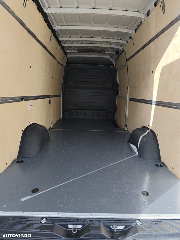 Mercedes-Benz Sprinter - 14