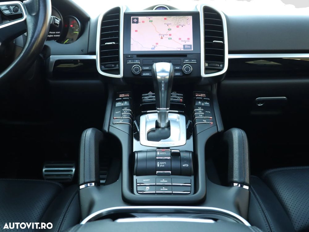 Porsche Cayenne Hybrid 3.0 L S E - 24