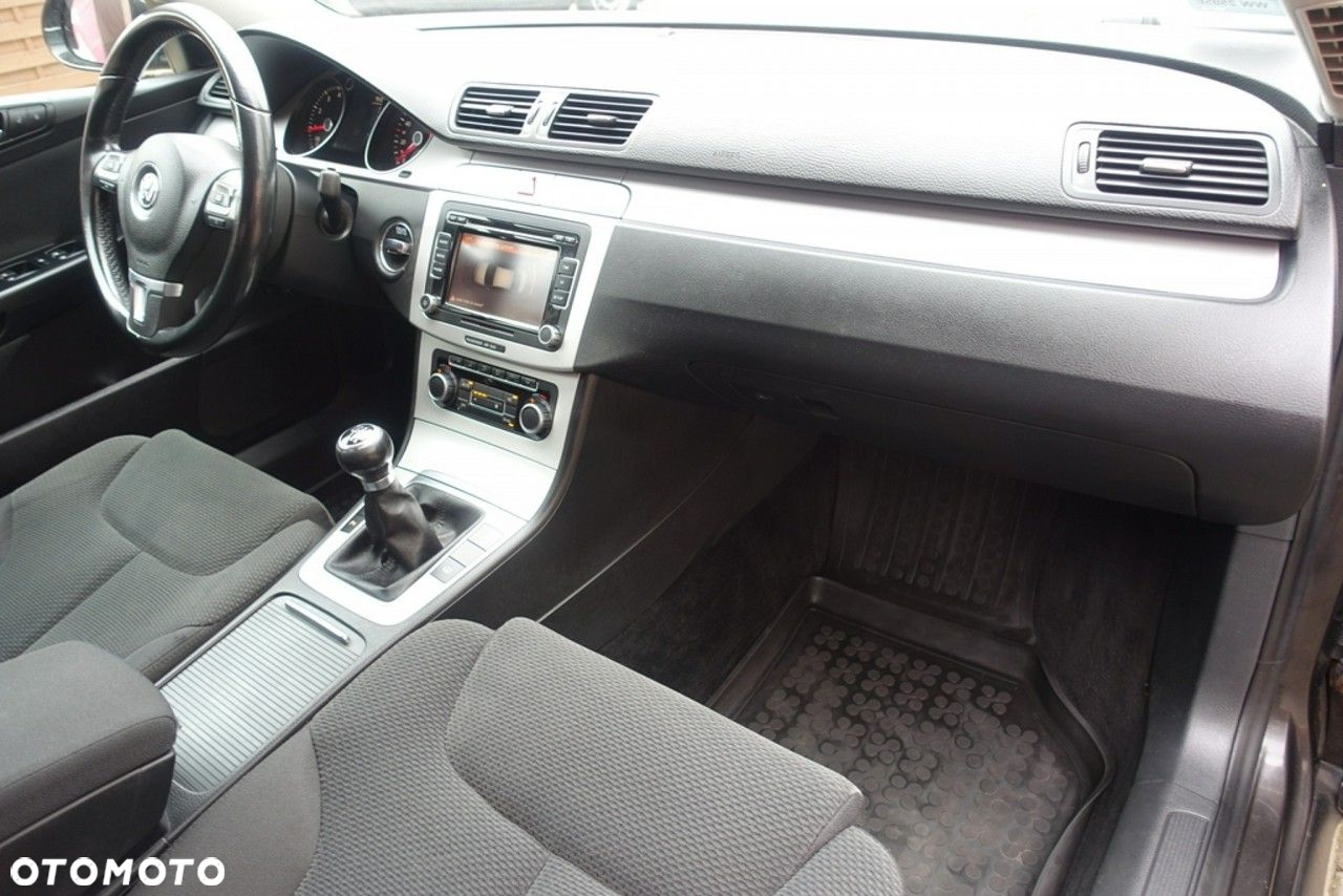 Volkswagen Passat - 14