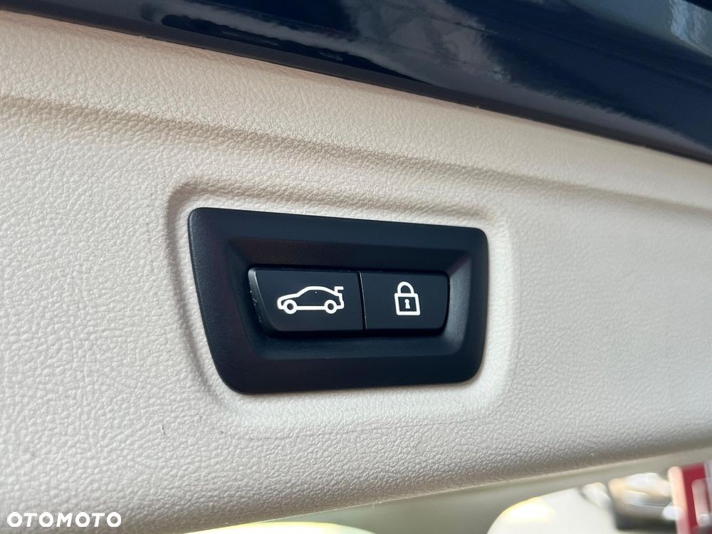BMW Seria 3 330i xDrive Advantage sport - 34