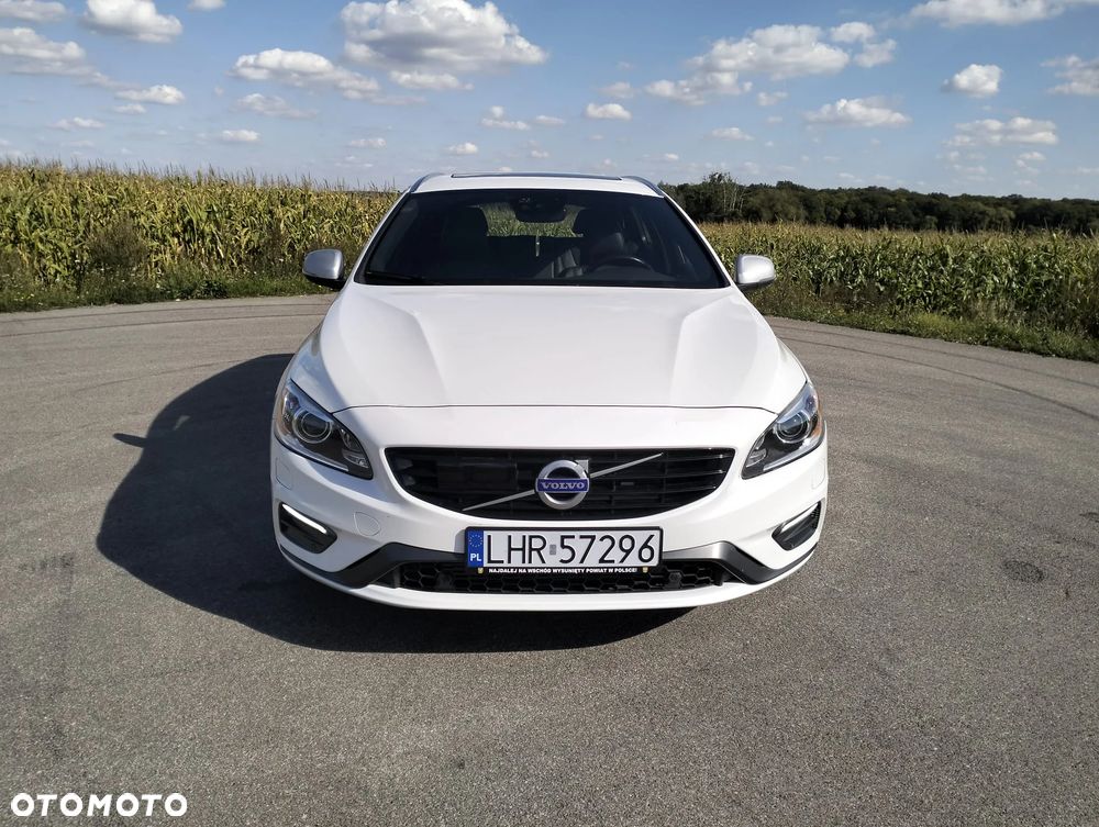 Volvo V60 T6 AWD Drive-E R-Design Momentum - 9