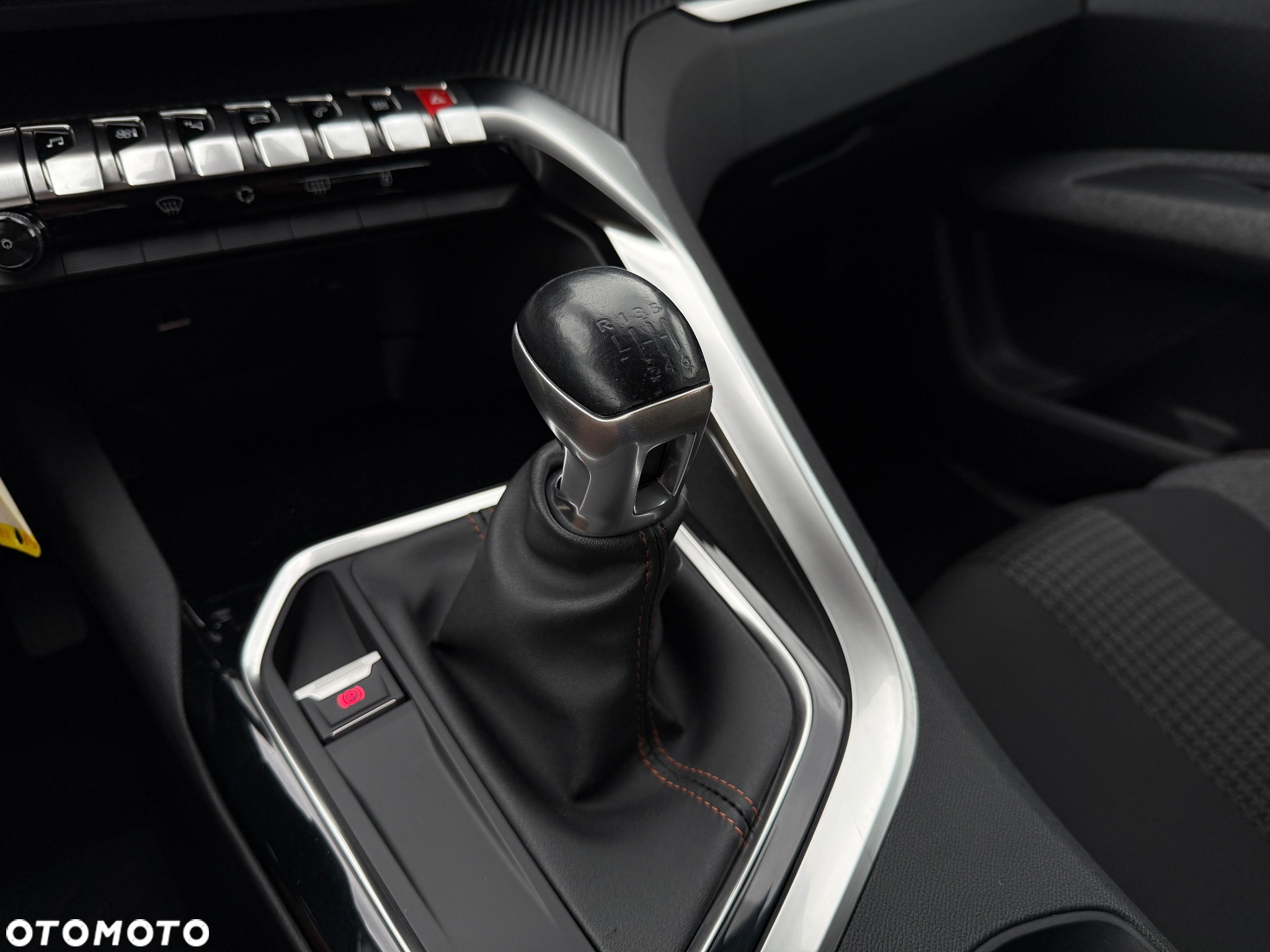 Peugeot 3008 1.2 PureTech Active S&S - 17