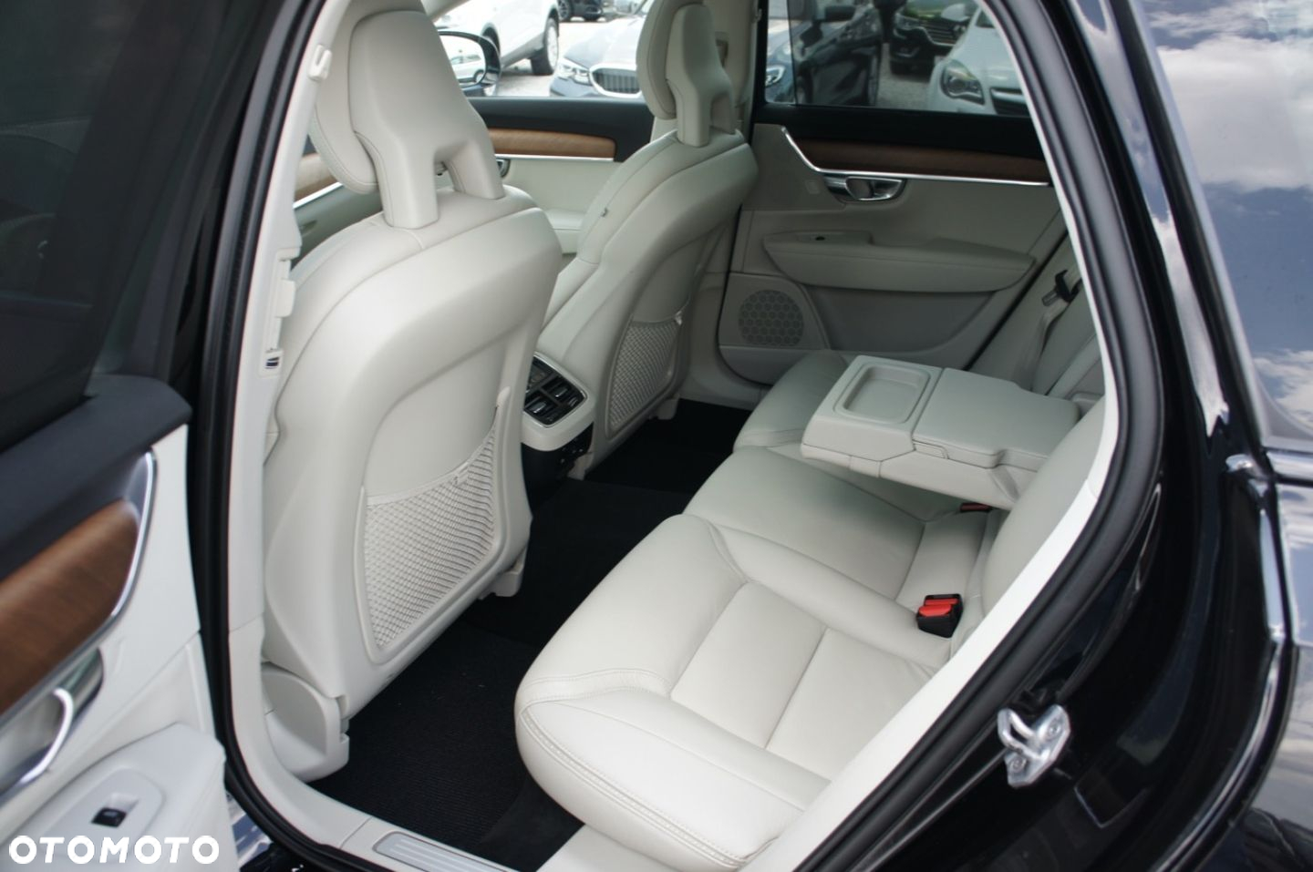 Volvo V90 Cross Country - 19