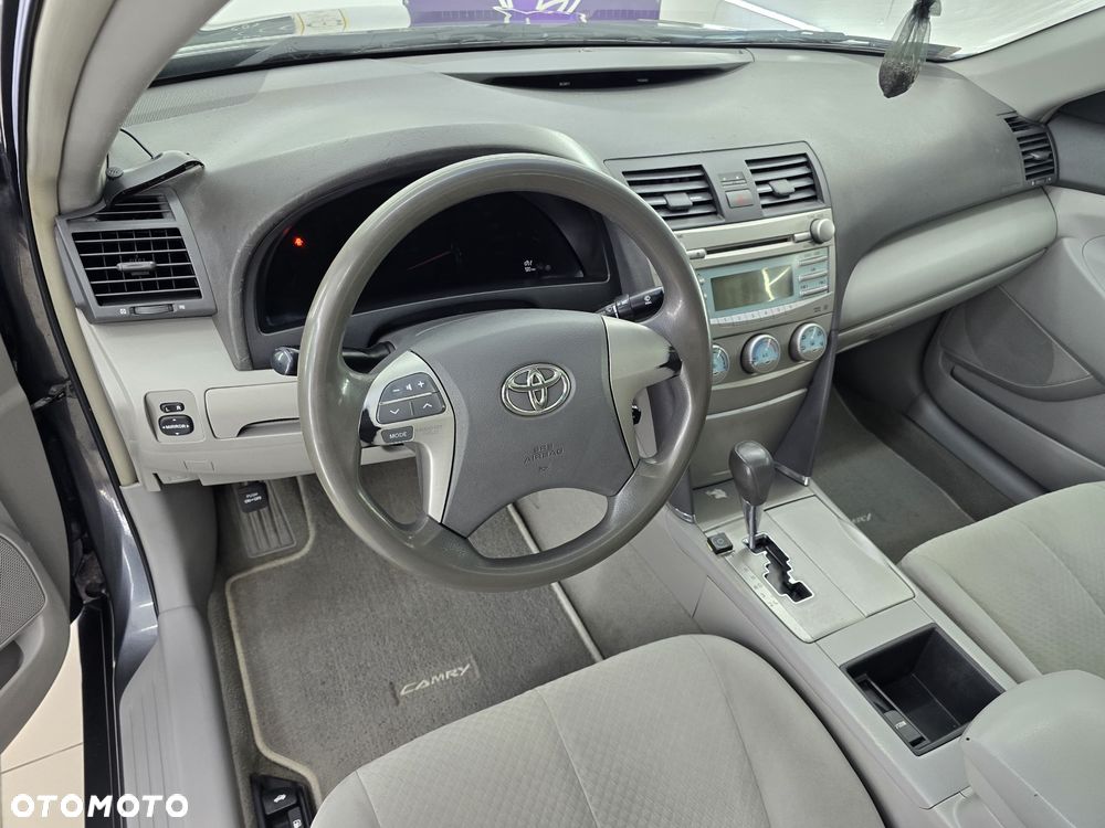 Toyota Camry - 23