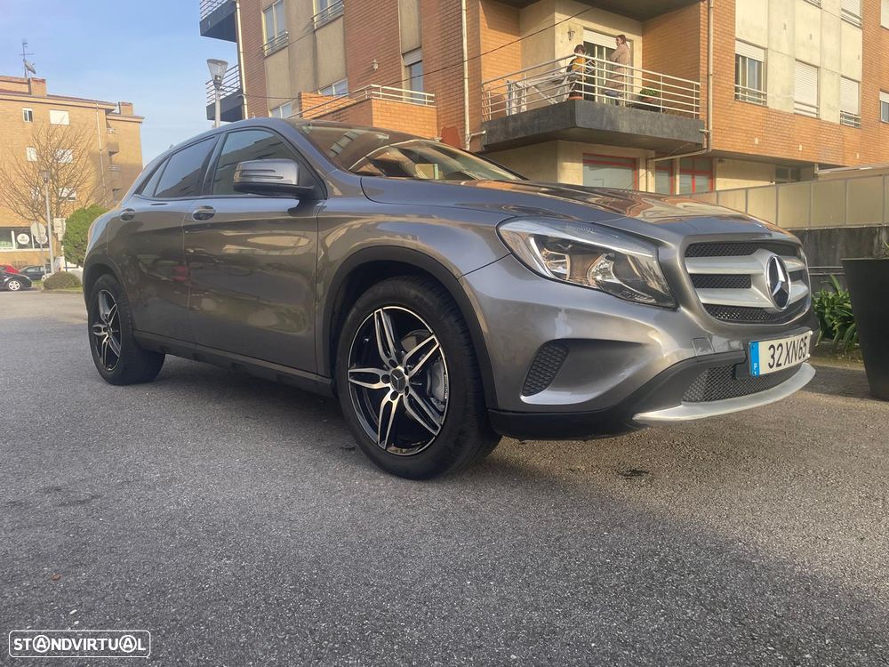 Mercedes-Benz GLA 180 - 1