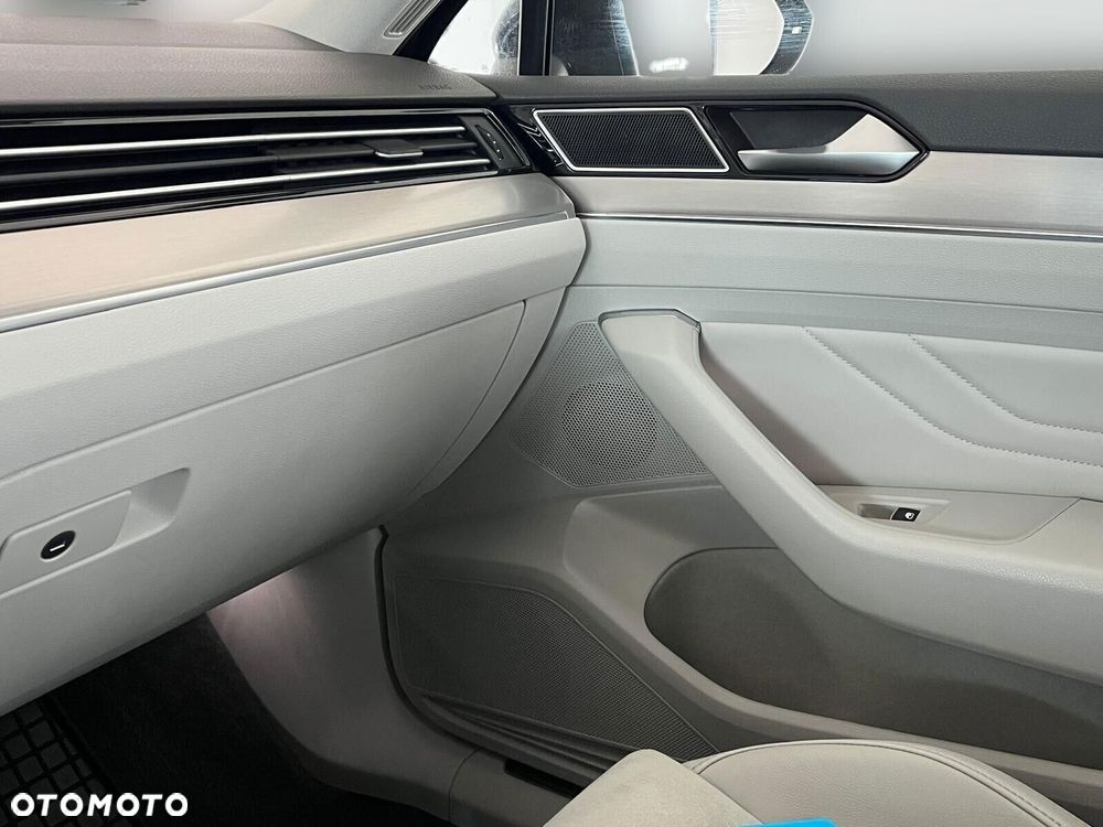 Volkswagen Passat 2.0 TDI Elegance DSG - 14