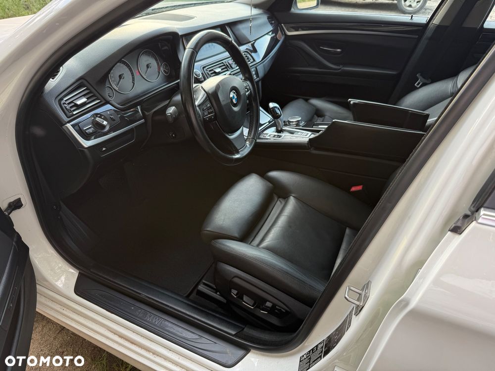 BMW Seria 5 520d xDrive - 14